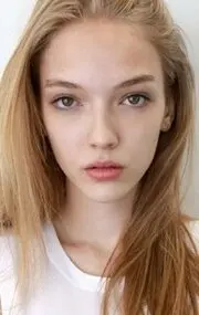 Элли Льюис