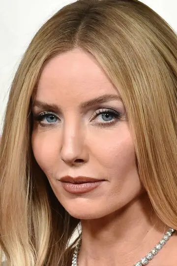Аннабелль Уоллис
